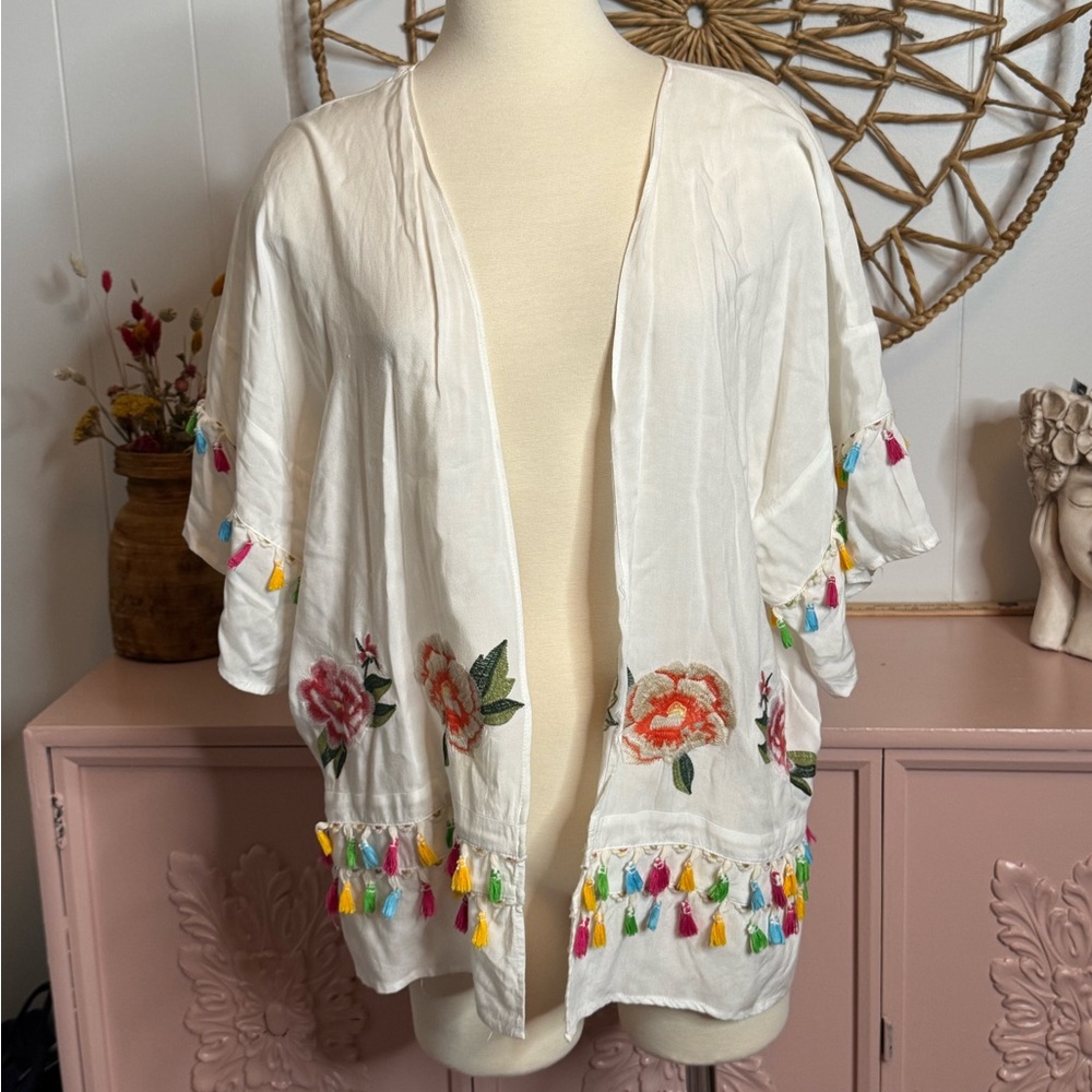 Umgee Floral‎ Embroidered Kimono with Tassels size small/medium